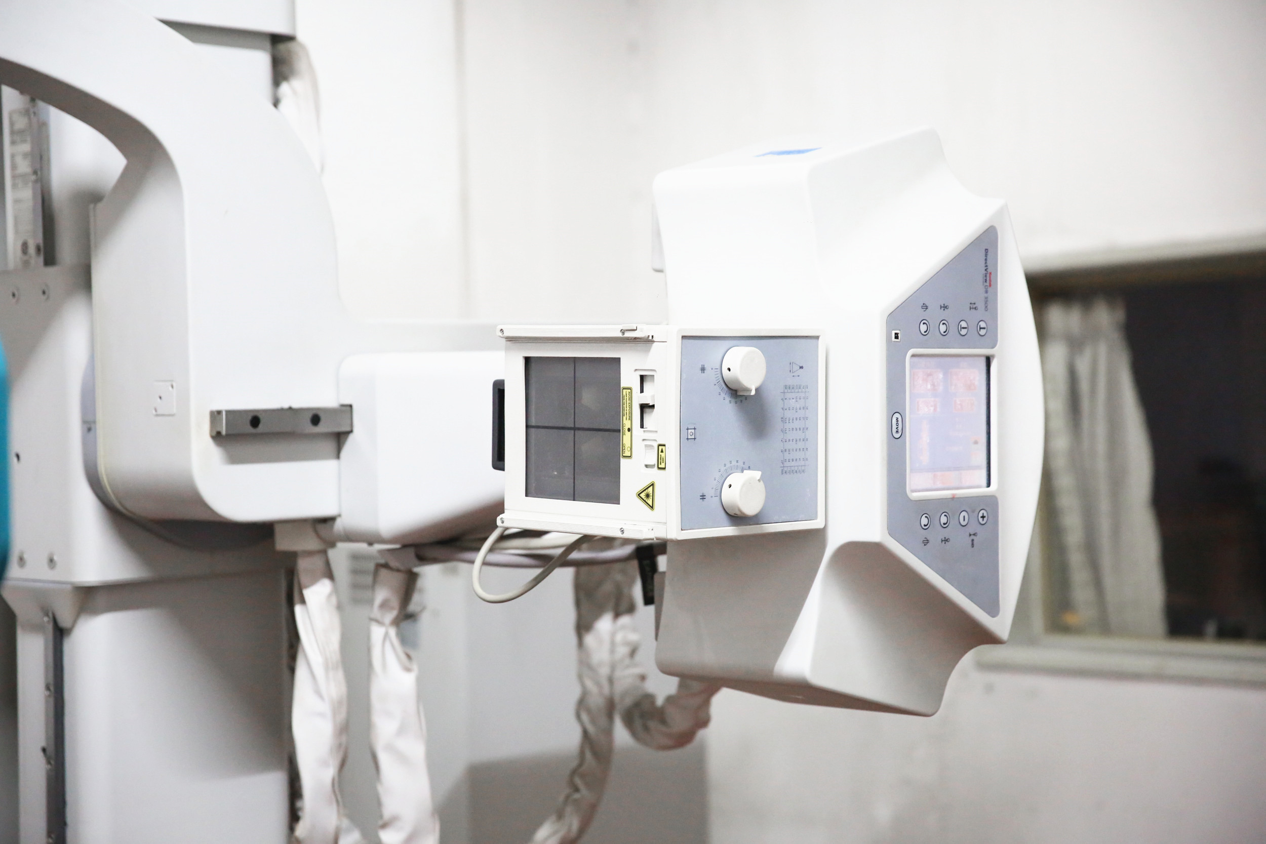 美国atl彩色超声诊断仪,日立全自动生化仪,美国纽邦呼吸机和重症监护